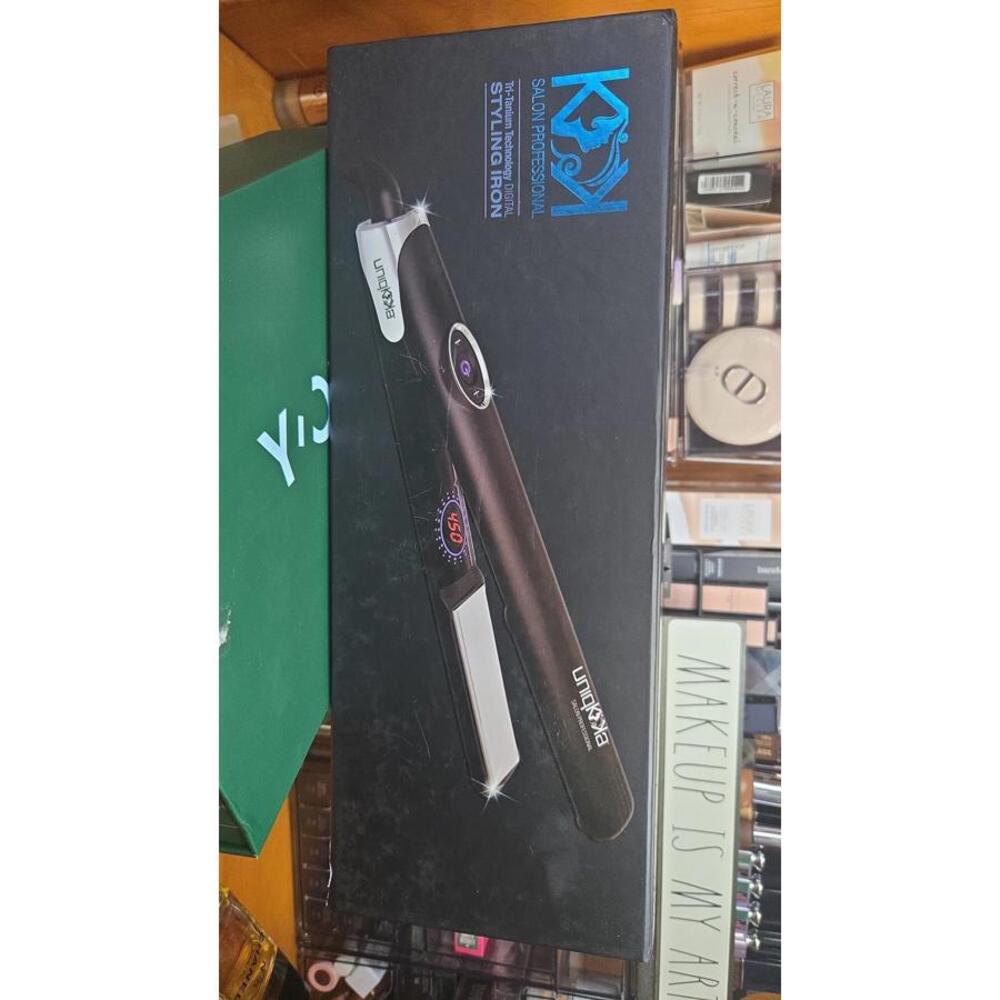 ✨Uniqkxa Salon Professional Infrared & Ionic Titanium Digital Flat Iron – 450°F✨